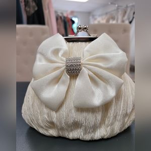 PURSE small ivory purse w bow